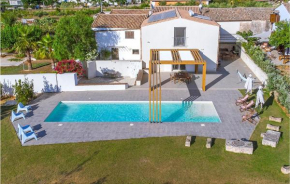 Amazing home in Alcamo with Outdoor swimming pool, WiFi and 3 Bedrooms